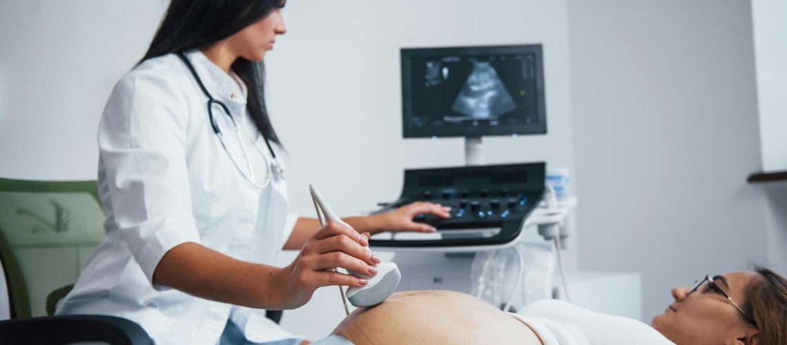 Echographie morphologique du 2e trimestre de grossesse : principe et déroulé