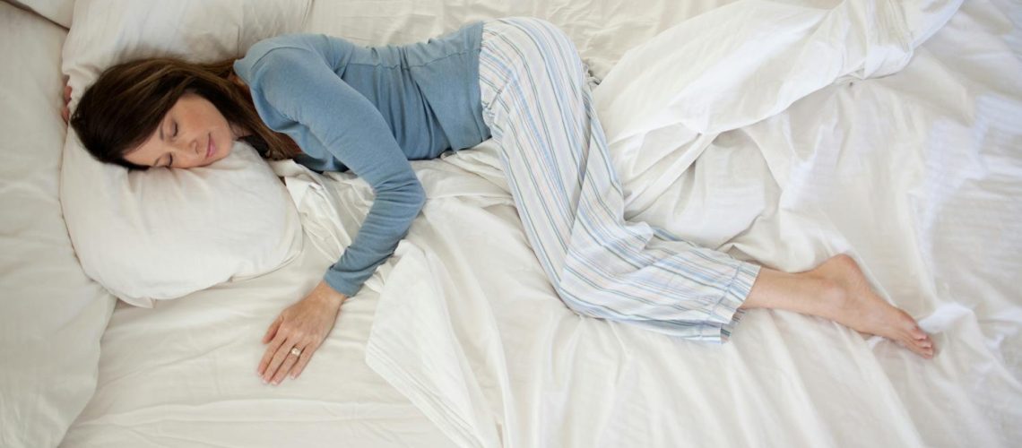 Quelle sont les meilleures positions pour dormir quand on a mal au dos ?
